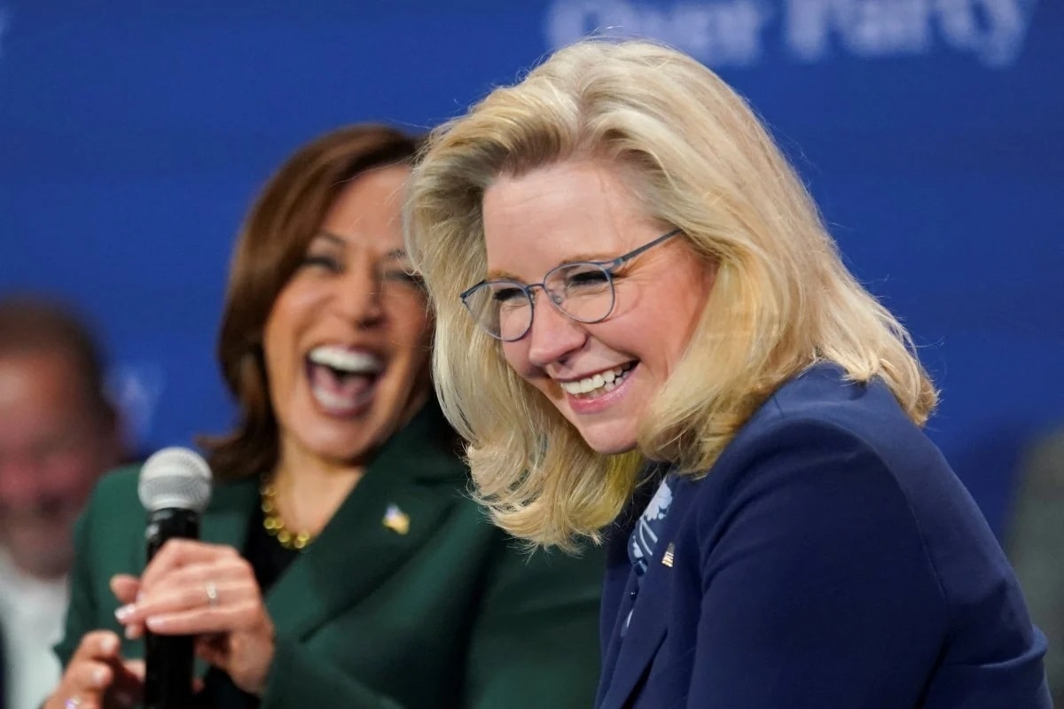 Phó tổng thống Harris xuất hiện tại Pennsylvania cùng với đảng viên Cộng hòa Liz Cheney. (Ảnh: SCMP)