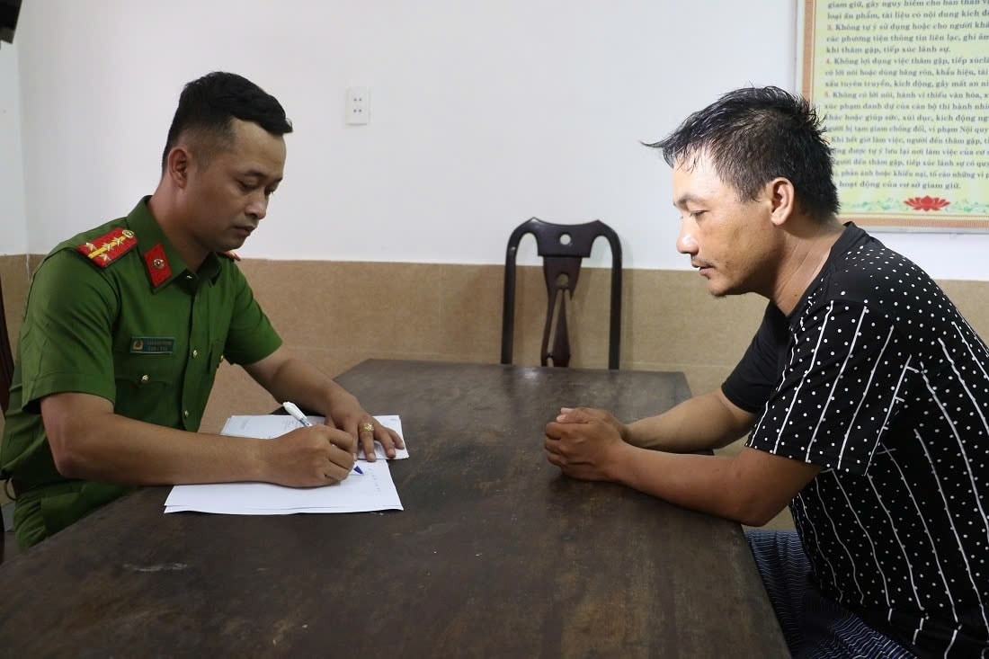 công an nghệ an bắt đối tượng chuyên đi lừa đảo ở các giáo xứ, nhà thờ hình ảnh 1 cong an nghe an bat doi tuong chuyen di lua dao o cac giao xu, nha tho hinh anh 1