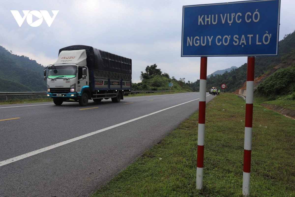 canh bao sat lo, sut truot dat tren cao toc la son - hoa lien hinh anh 3