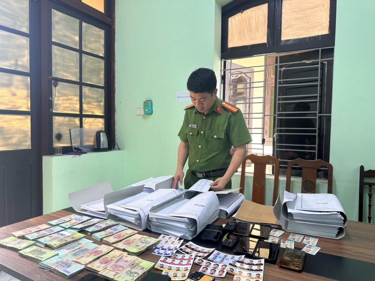 triệt phá đường dây cá độ bóng đá, cho vay lãi nặng với quy mô hơn 500 tỷ đồng hình ảnh 2 triet pha duong day ca do bong da, cho vay lai nang voi quy mo hon 500 ty dong hinh anh 2