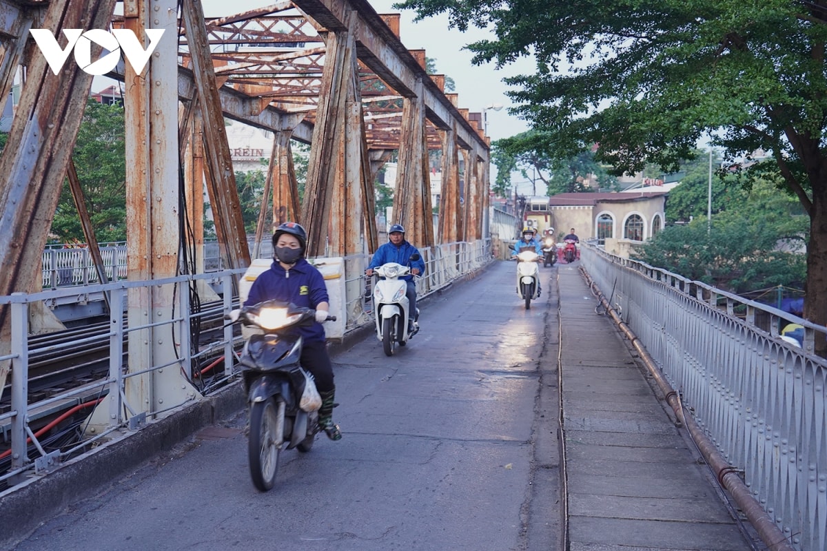 ha noi se lanh vao sang som, nguoi dan khoac ao am ra duong hinh anh 5