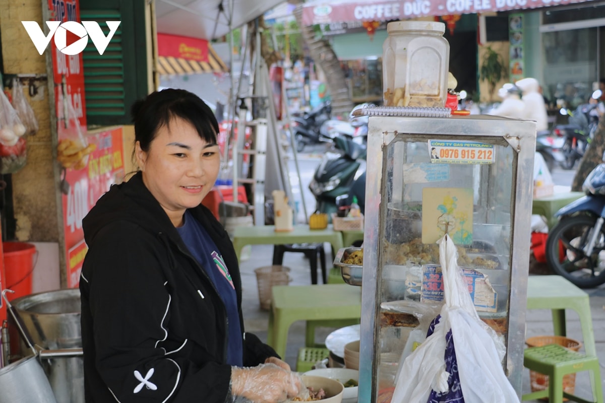 ha noi se lanh vao sang som, nguoi dan khoac ao am ra duong hinh anh 7