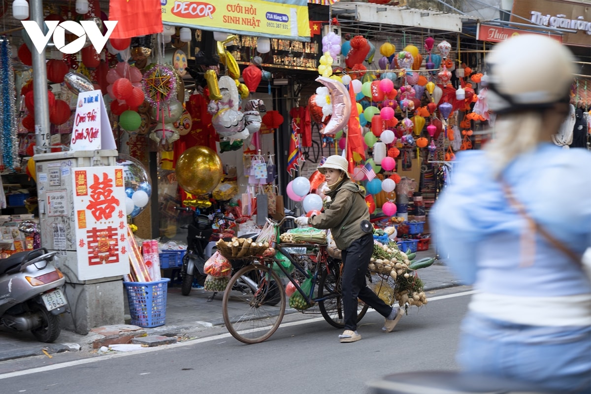 ha noi se lanh vao sang som, nguoi dan khoac ao am ra duong hinh anh 8