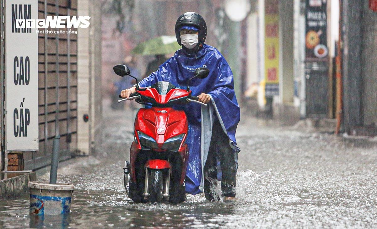 Dự báo thời tiết ngày 28/10, Trung Bộ tiếp tục mưa lớn, Bắc Bộ trời lạnh về đêm và sáng sớm. (Ảnh minh hoạ: Đắc Huy)