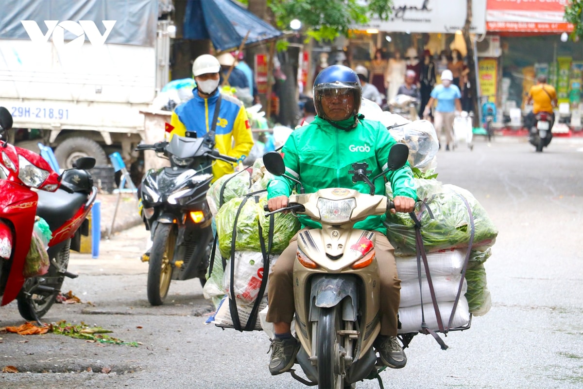 nhiet do giam manh, nguoi ha noi choang kin mit ra duong hinh anh 5