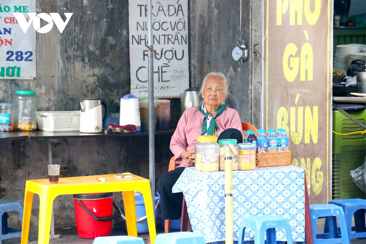 nhiet do giam manh, nguoi ha noi choang kin mit ra duong hinh anh 7