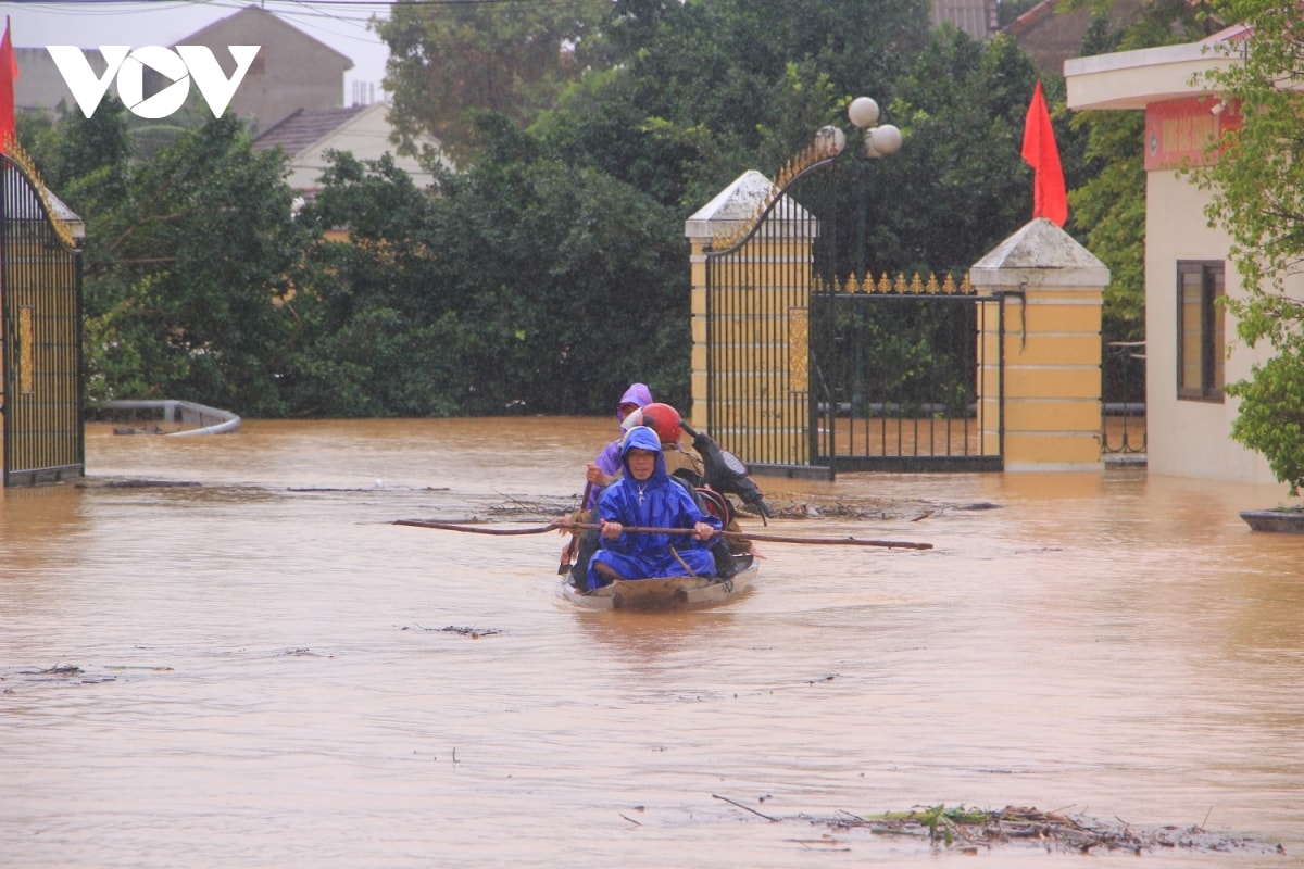 nuoc lu tiep tuc dang, hon 17.000 ho dan o quang binh bi ngap lut hinh anh 6