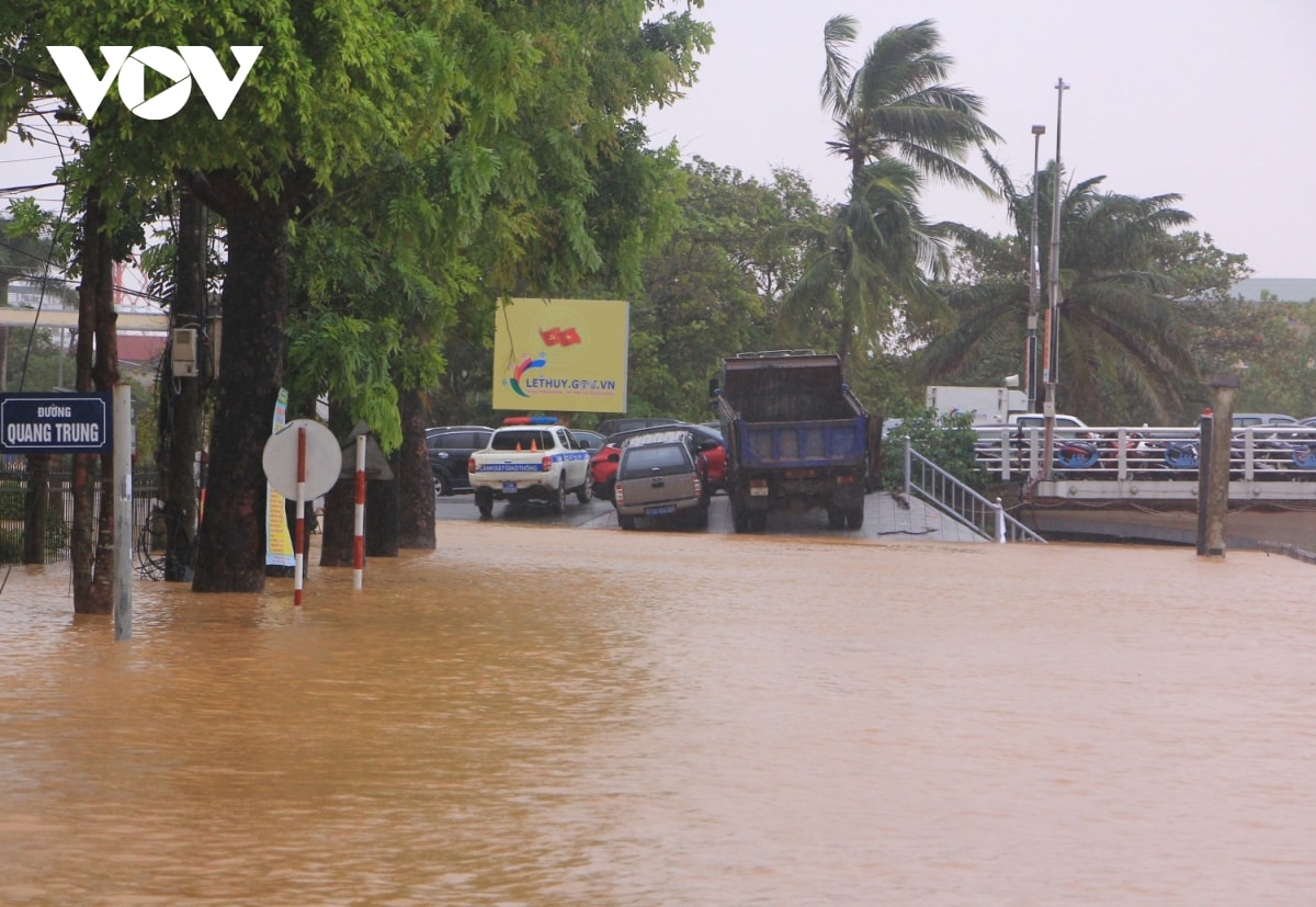 nuoc lu tiep tuc dang, hon 17.000 ho dan o quang binh bi ngap lut hinh anh 7