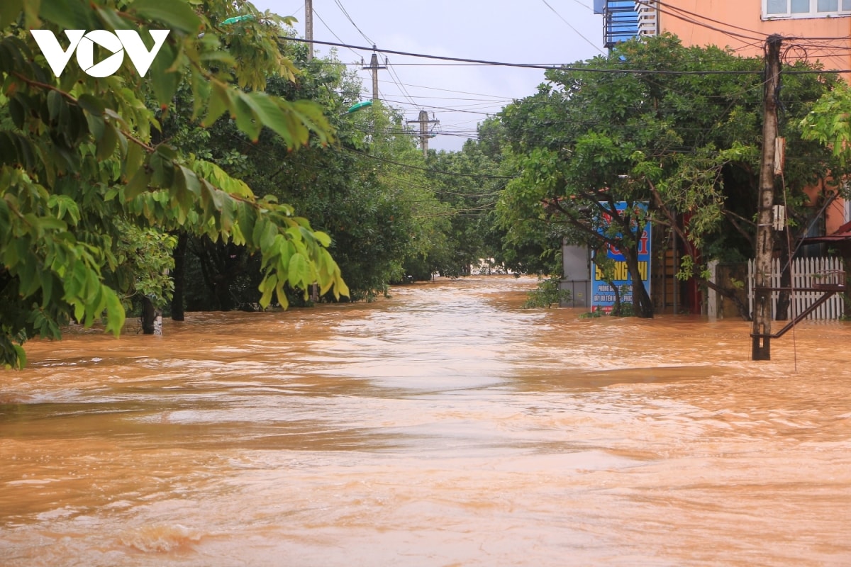 nuoc lu tiep tuc dang, hon 17.000 ho dan o quang binh bi ngap lut hinh anh 5