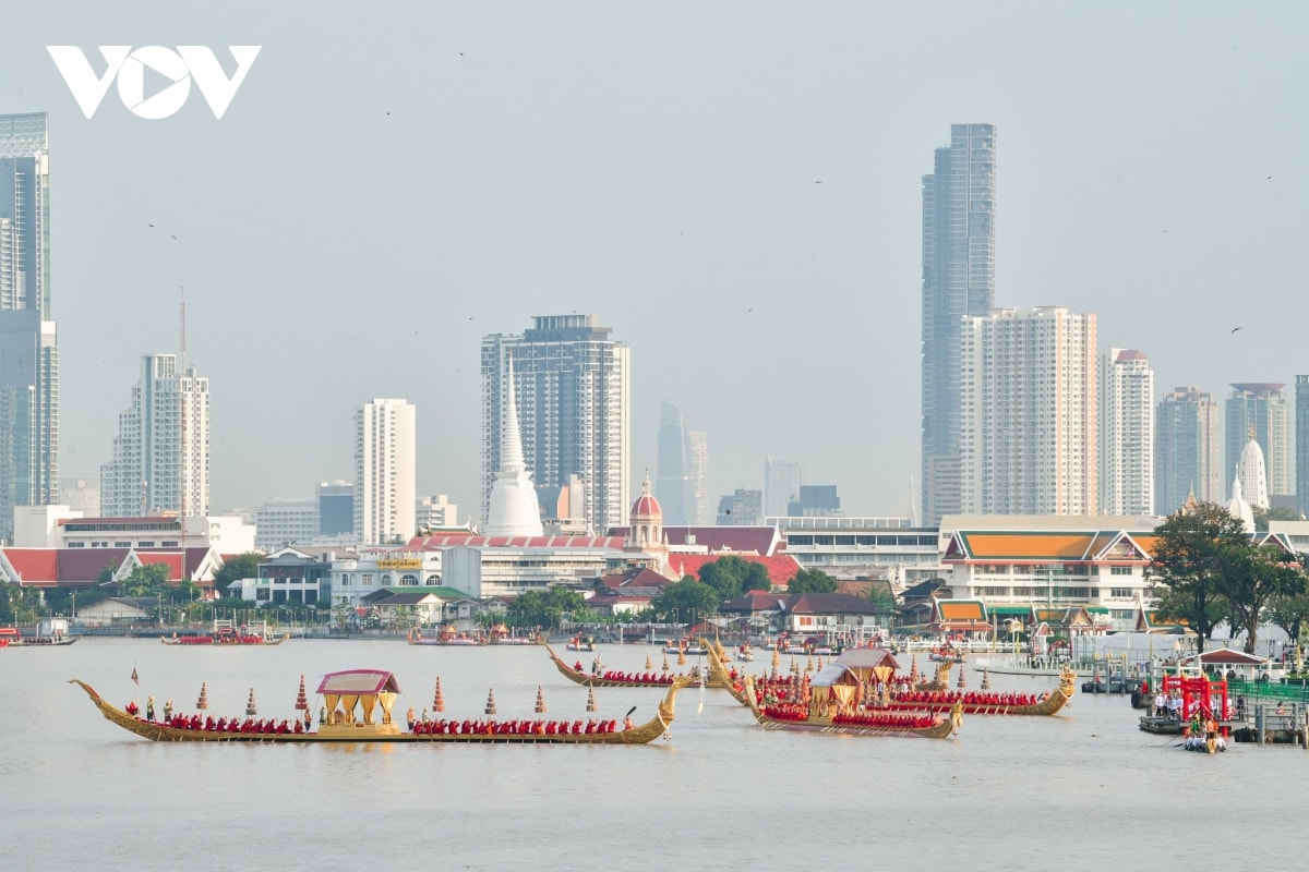 Doc dao le ruoc thuyen hoang gia thai lan tren song chao phraya hinh anh 4