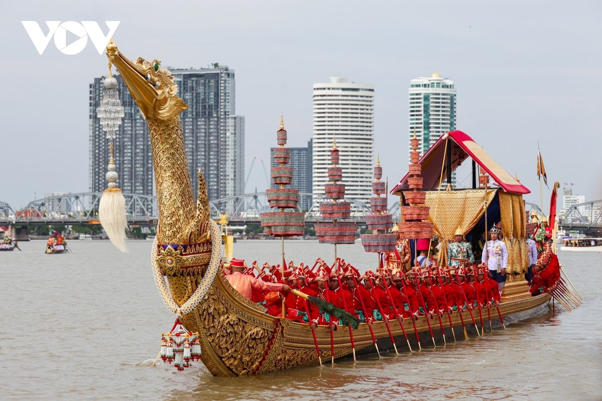 Doc dao le ruoc thuyen hoang gia thai lan tren song chao phraya hinh anh 9