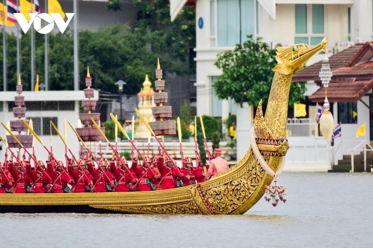 Doc dao le ruoc thuyen hoang gia thai lan tren song chao phraya hinh anh 8