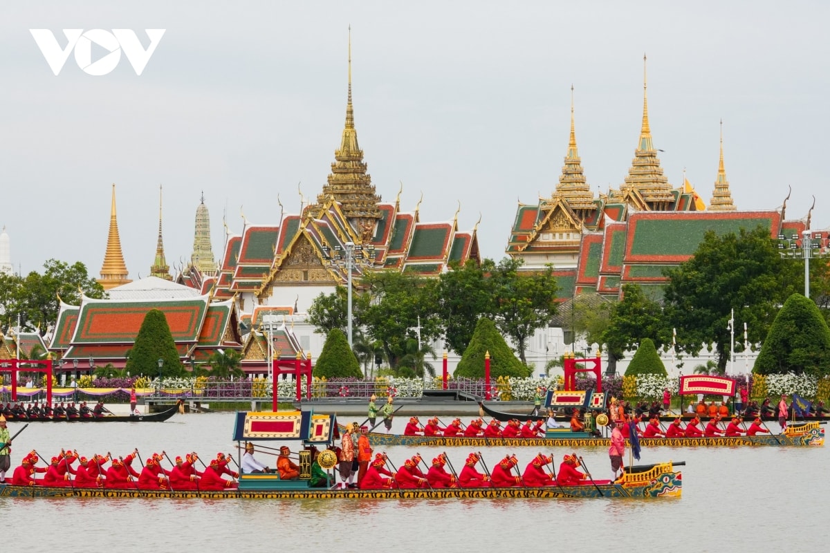 Doc dao le ruoc thuyen hoang gia thai lan tren song chao phraya hinh anh 15