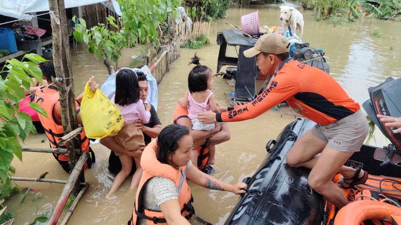 Những cơn bão chưa từng có tàn phá khắp thế giới - 12