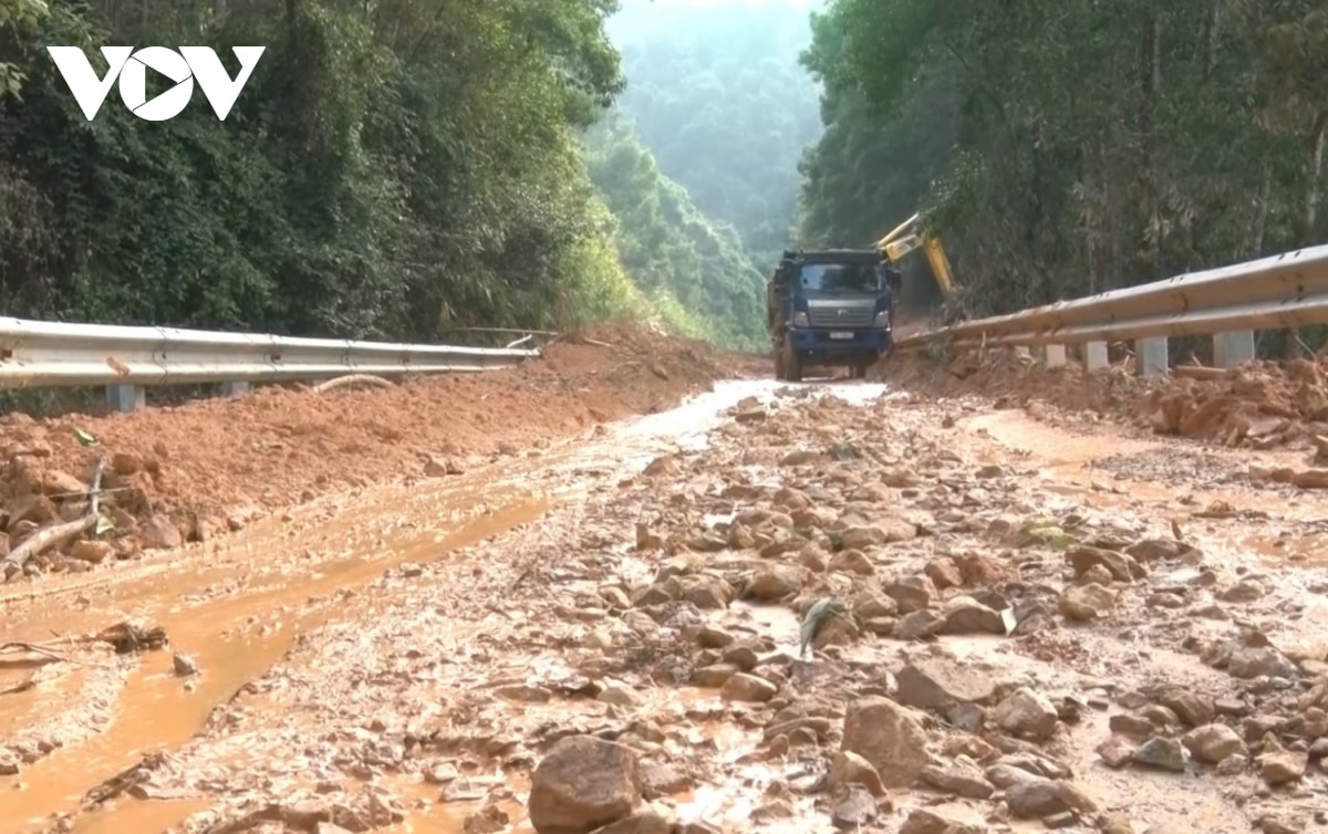 quảng bình khắc phục sạt lở sau lũ, sớm thông tuyến quốc lộ hình ảnh 5 quang binh khac phuc sat lo sau lu, som thong tuyen quoc lo hinh anh 5