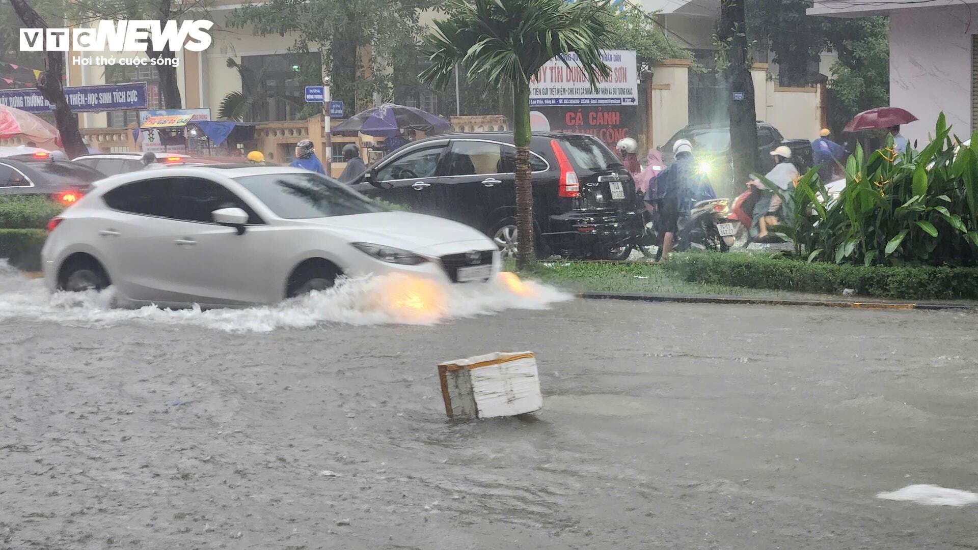 Mưa lớn ở Huế - Quảng Trị gây ngập úng, nguy cơ lũ chồng lũ - 11