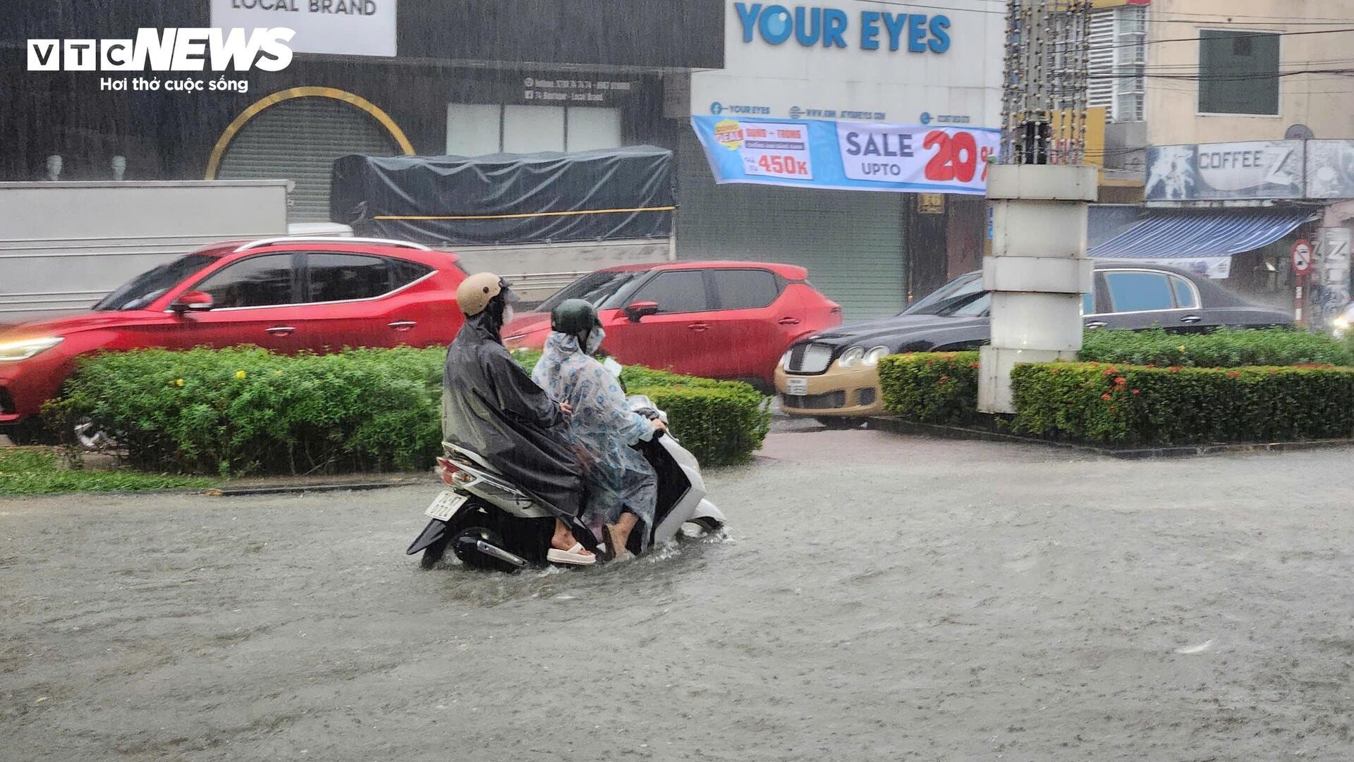 Mưa lớn ở Huế - Quảng Trị gây ngập úng, nguy cơ lũ chồng lũ - 12