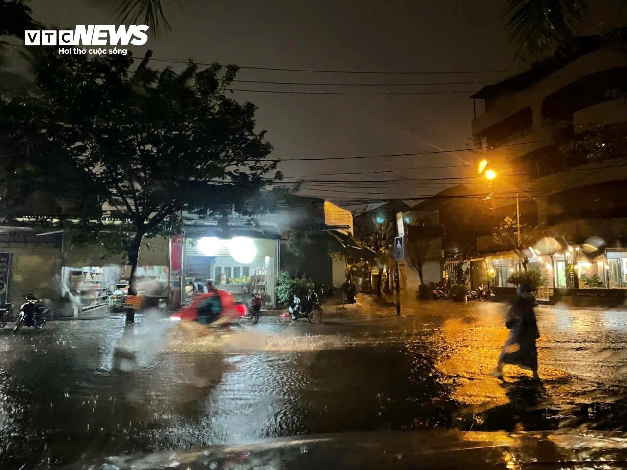 Mưa lớn ở Huế - Quảng Trị gây ngập úng, nguy cơ lũ chồng lũ - 8