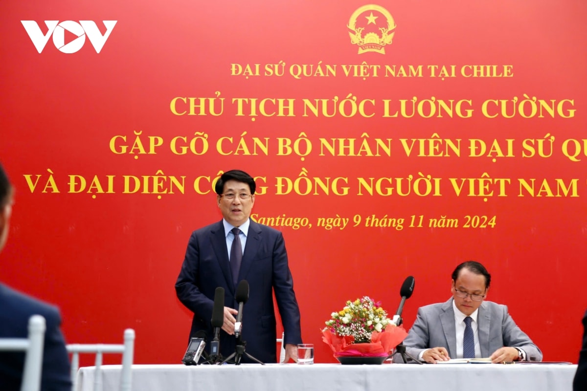 chủ tịch nước lương cường thăm Đại sứ quán và cộng đồng người việt nam tại chile hình ảnh 4 chu tich nuoc luong cuong tham Dai su quan va cong dong nguoi viet nam tai chile hinh anh 4