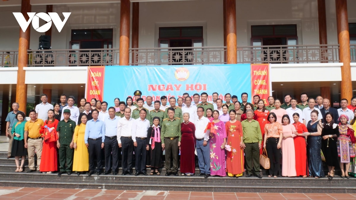 bộ trưởng lương tam quang dự ngày hội Đại đoàn kết cùng người dân lào cai hình ảnh 3 bo truong luong tam quang du ngay hoi Dai doan ket cung nguoi dan lao cai hinh anh 3