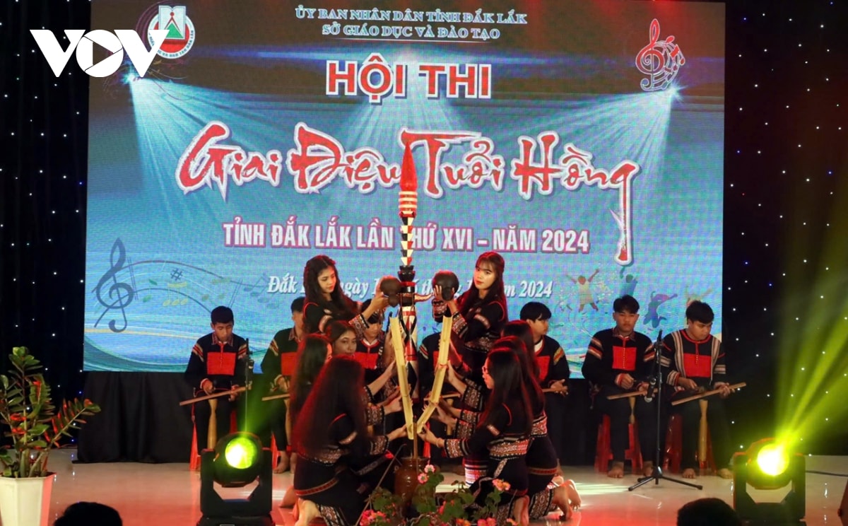 2.800 hoc sinh Dak lak thi giai dieu tuoi hong mung ngay nha giao viet nam hinh anh 1