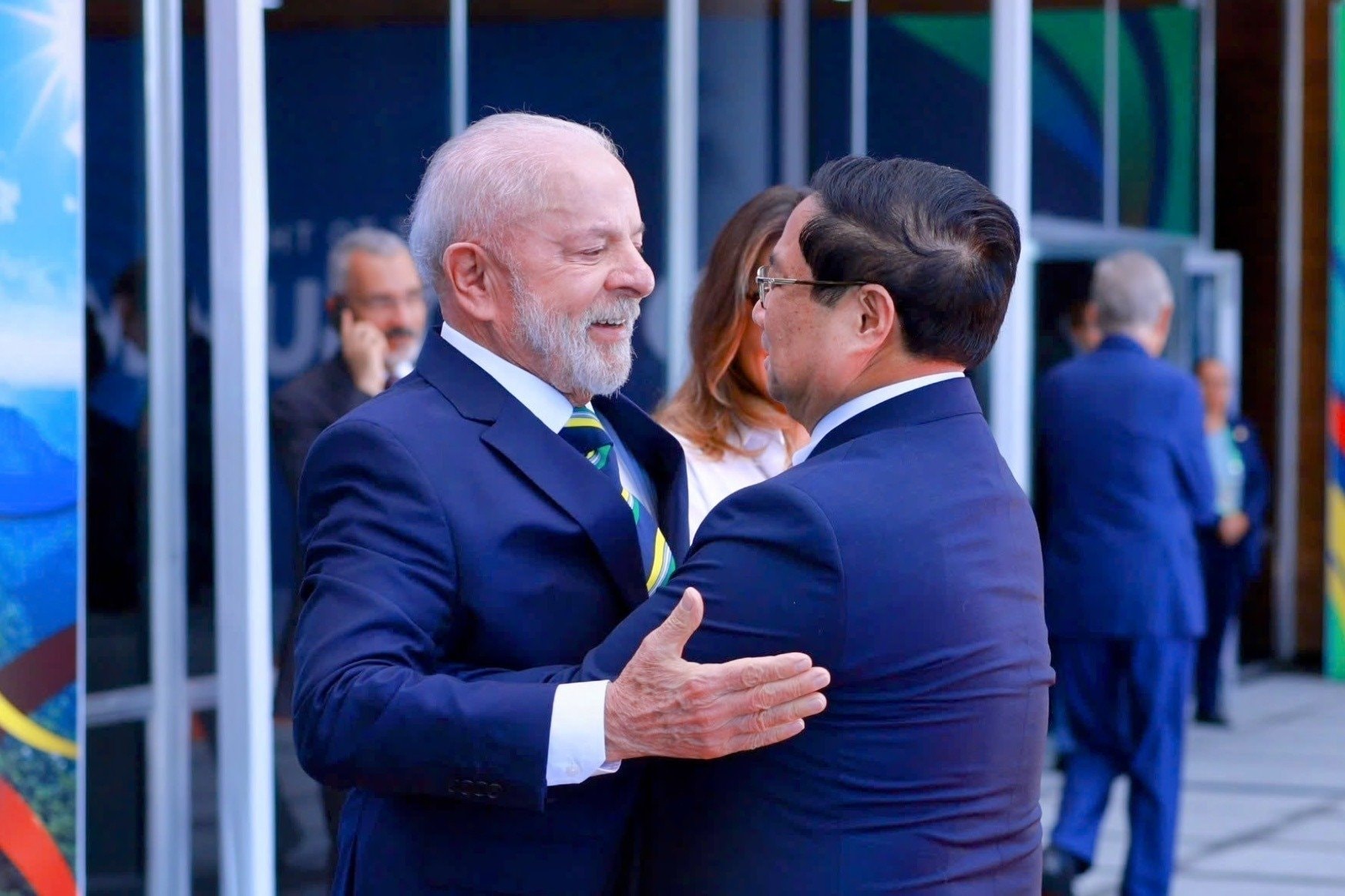 Tổng thống Brazil, Chủ tịch G20 Luiz Inácio Lula da Silva đón Thủ tướng Phạm Minh Chính tham dự Hội nghị thượng đỉnh G20. (Ảnh: VGP/Nhật Bắc)