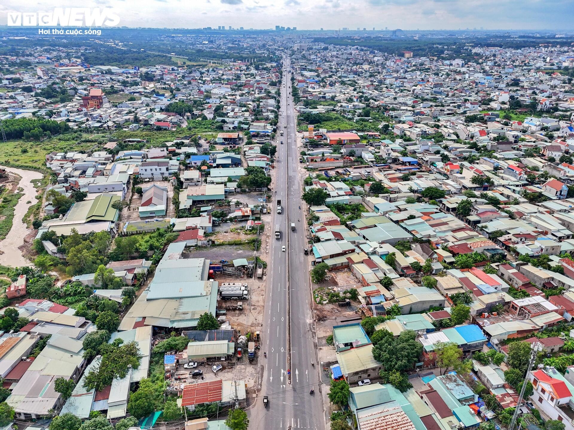 Toàn cảnh cao tốc Biên Hòa - Vũng Tàu qua Đồng Nai sau hơn 1 năm thi công - 1