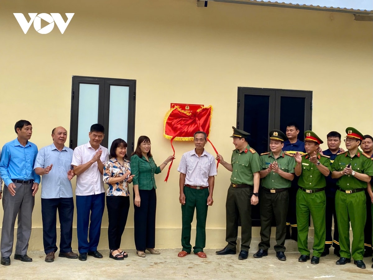 tung buoc on dinh doi song nguoi dan vung lu muong pon, Dien bien hinh anh 12