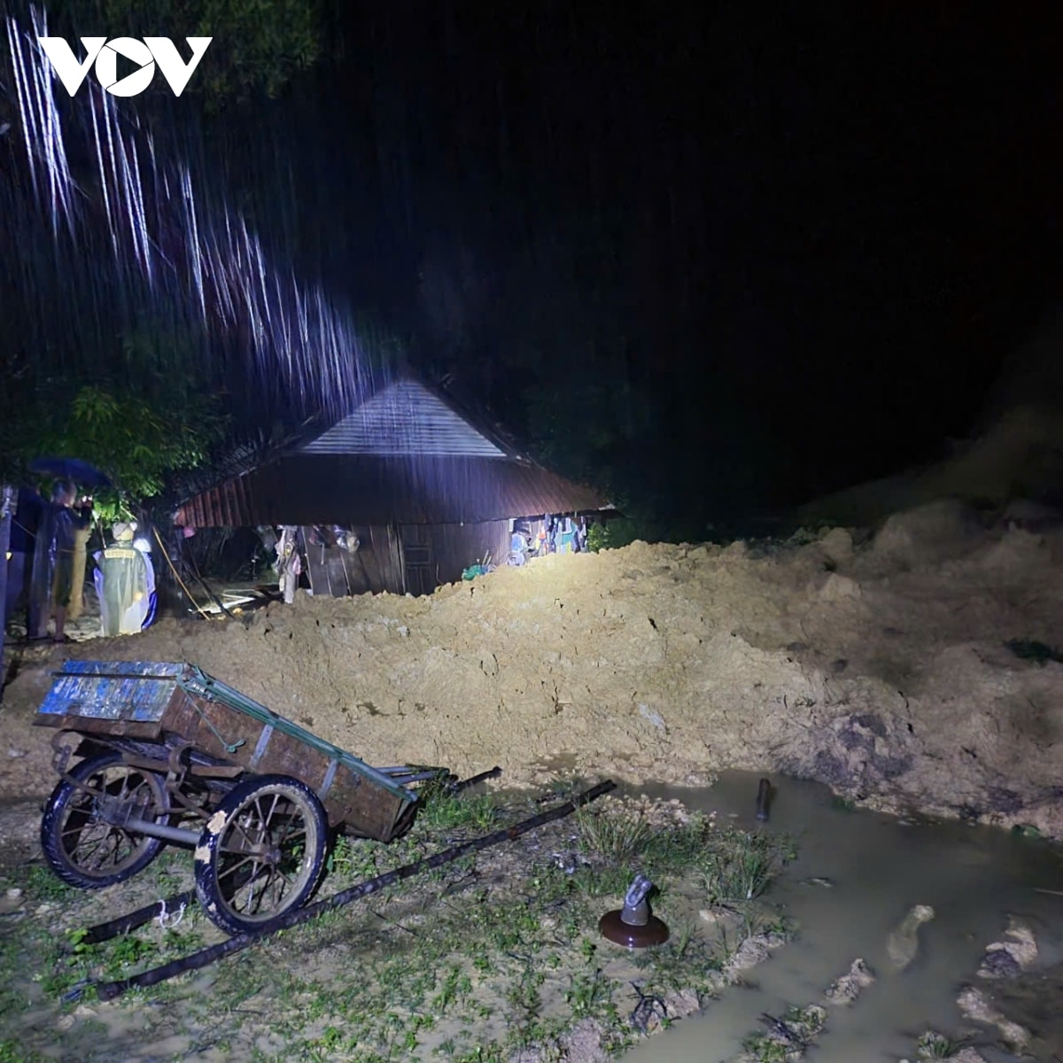 thừa thiên huế mưa lớn gây ngập lụt, sạt lở núi hình ảnh 3 thua thien hue mua lon gay ngap lut, sat lo nui hinh anh 3