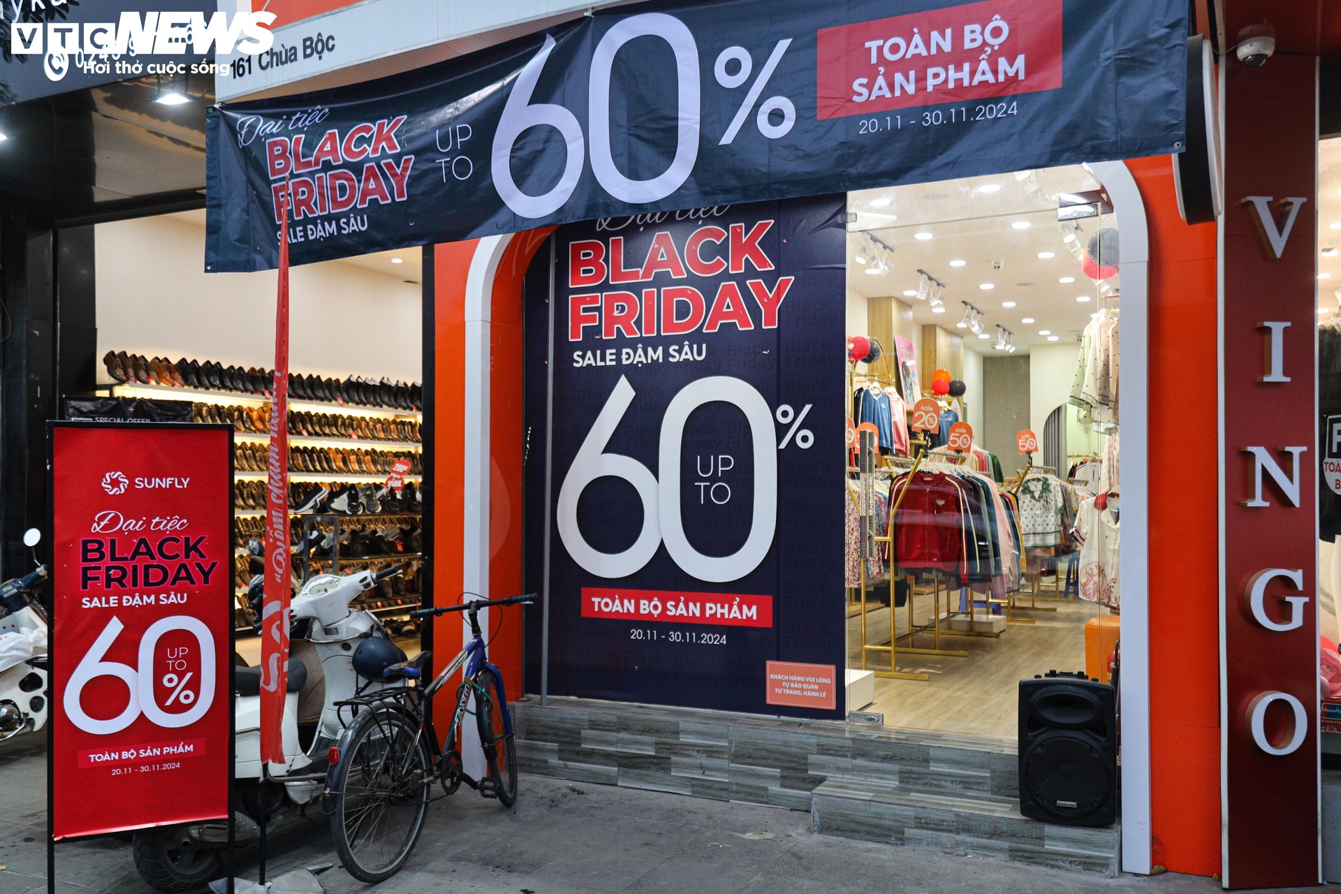 Cửa hàng ở Hà Nội giảm giá 'đỉnh nóc, kịch trần' tới 90% nhân Black Friday - 4