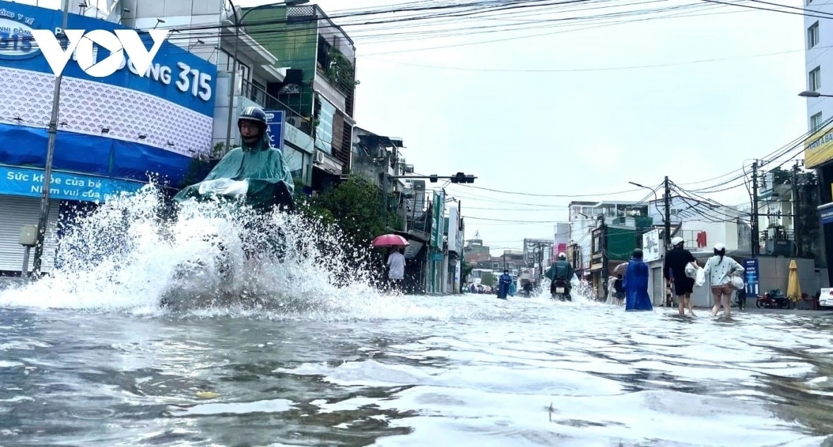 khong khi lanh manh nhat tu dau mua se gay ra thoi tiet nguy hiem cho mien trung hinh anh 2