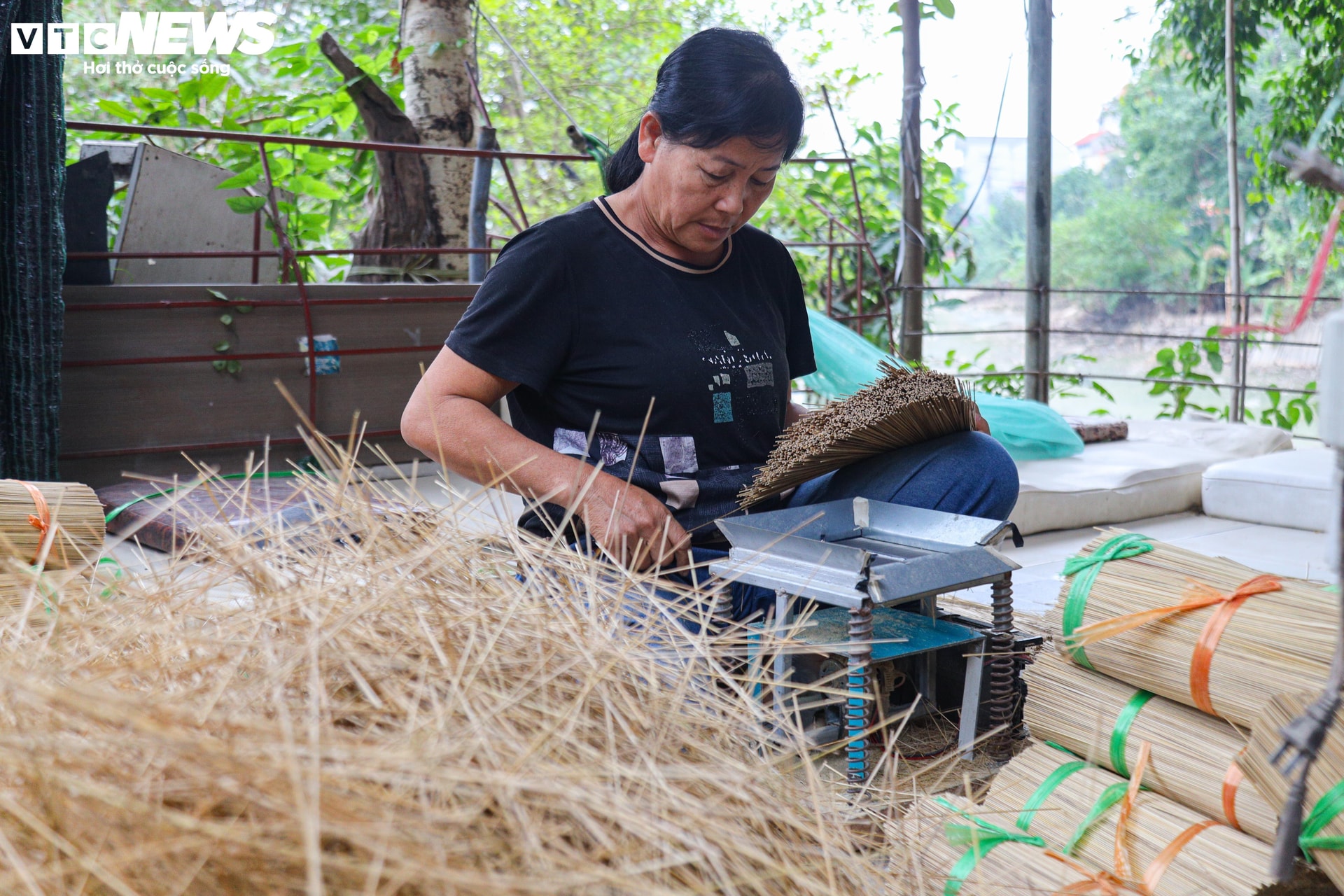 Làng hương cổ hơn 100 năm tuổi ở Hà Nội tất bật vào vụ Tết - 5