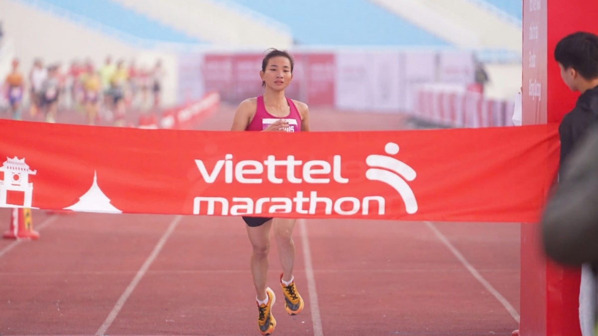 van dong vien nguyen thi oanh xuat sac lap ky luc marathon quoc gia hinh anh 1