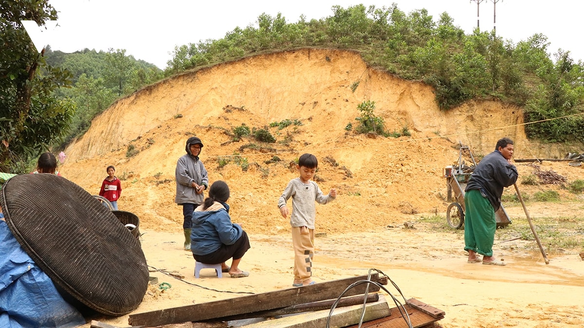 noi lo sat lo nui o vung cao sau mua lon hinh anh 1