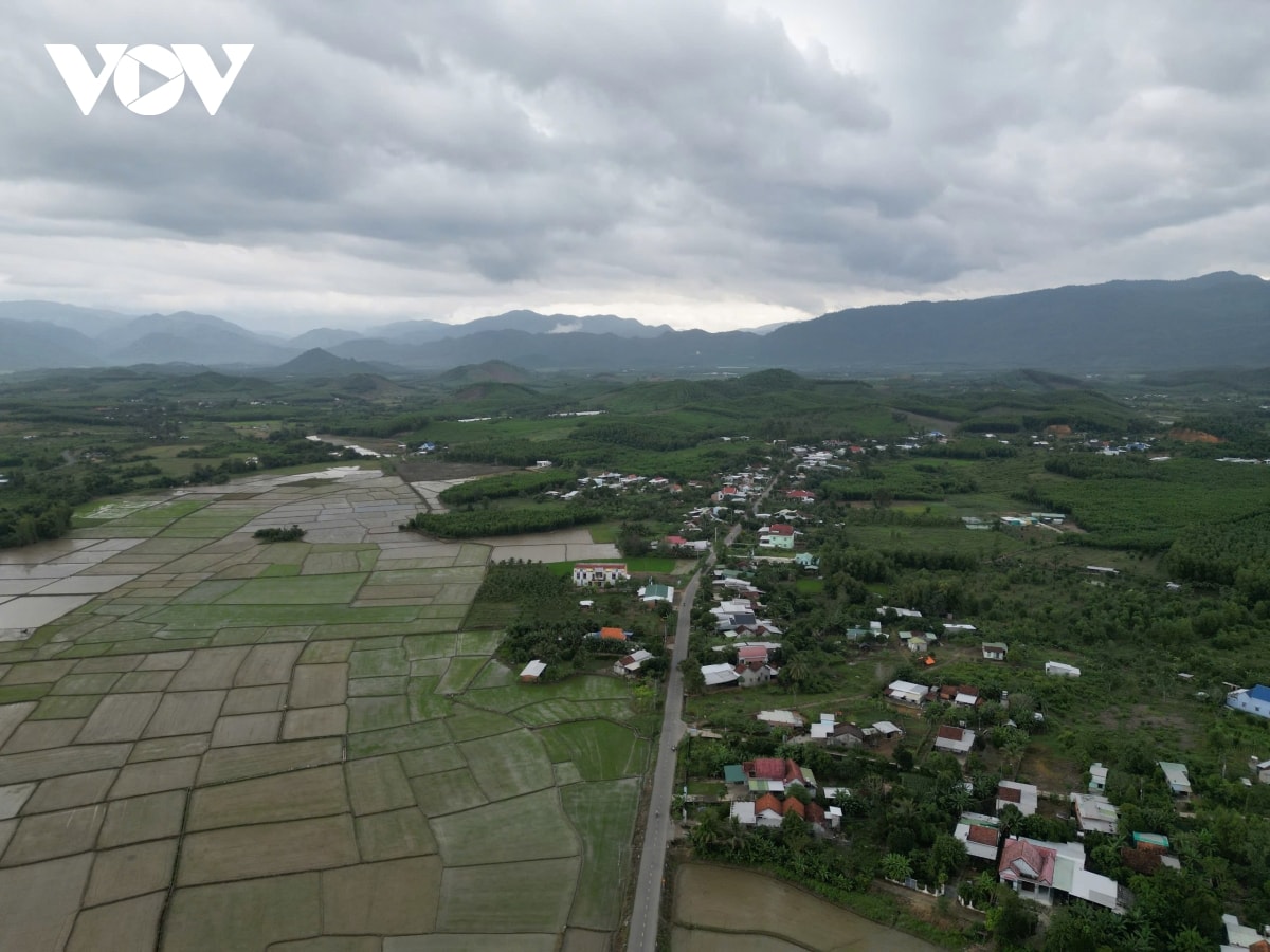 gia lang tuyen truyen dong bao dan toc thieu so giu dat, lam giau hinh anh 3