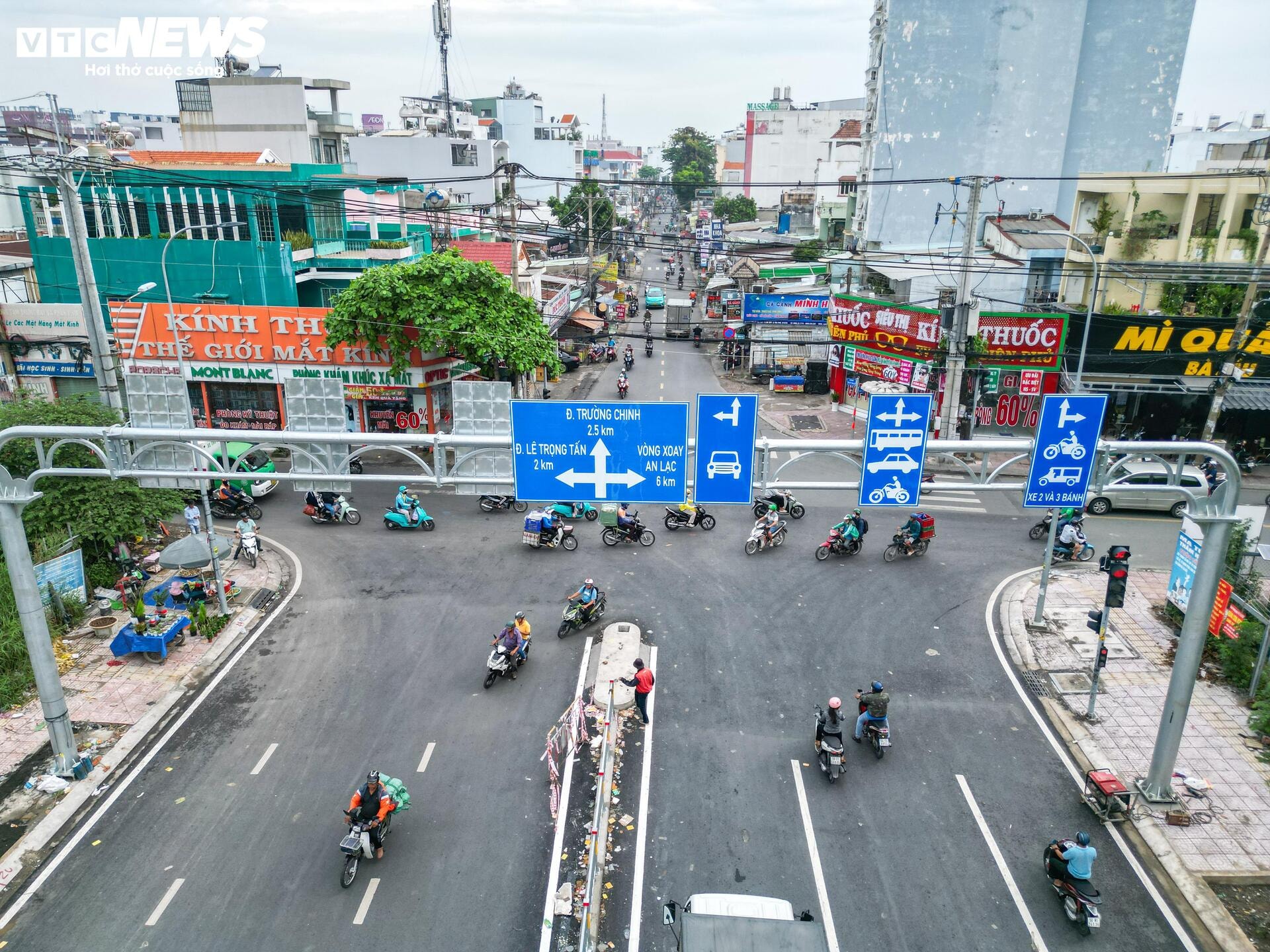 Diện mạo mới đường kết nối sân bay Tân Sơn Nhất trước ngày thông xe - 8