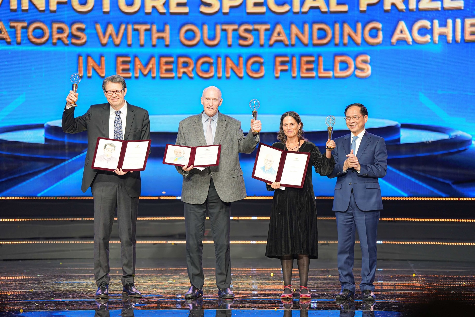 Giải đặc biệt VinFuture 2024 dành cho nhà khoa học nghiên cứu các lĩnh vực mới.
