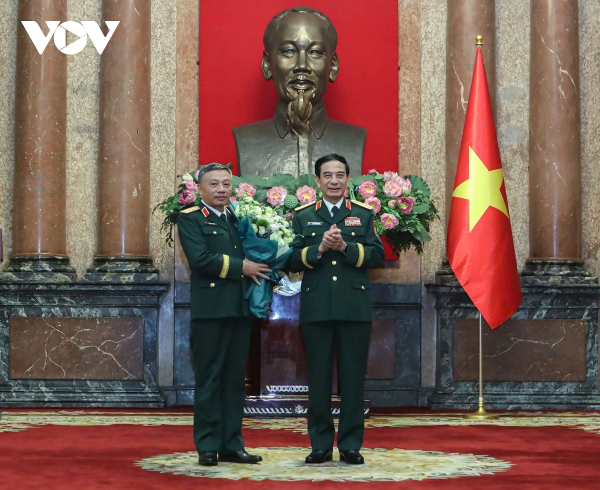 chủ tịch nước trao quân hàm thượng tướng cho ông lê quang minh hình ảnh 3 chu tich nuoc trao quan ham thuong tuong cho ong le quang minh hinh anh 3