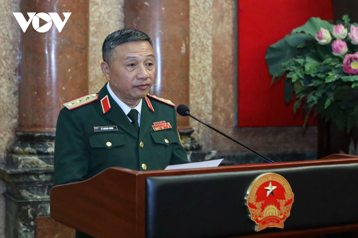 chủ tịch nước trao quân hàm thượng tướng cho ông lê quang minh hình ảnh 4 chu tich nuoc trao quan ham thuong tuong cho ong le quang minh hinh anh 4