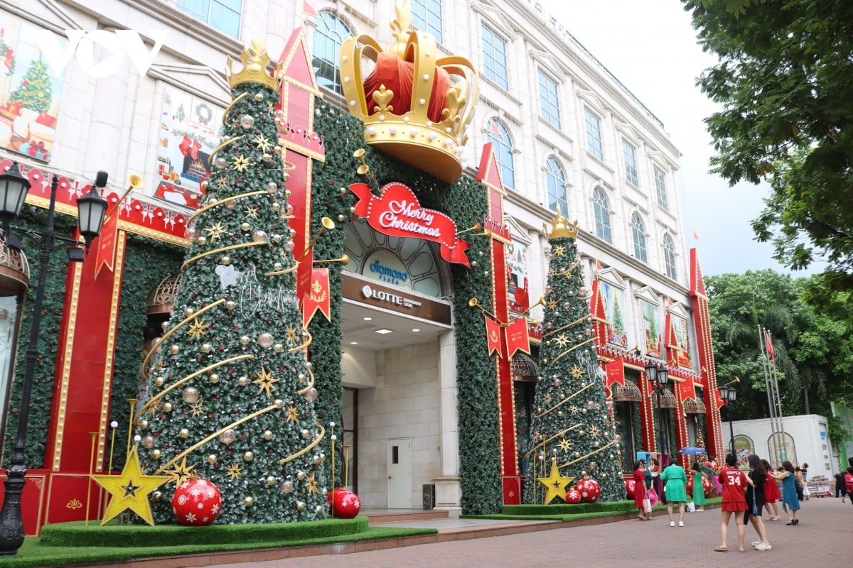 nha tho Duc ba tai tp.hcm lung linh truoc them giang sinh hinh anh 12