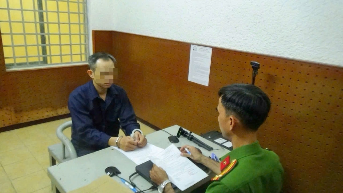 khởi tố người đàn ông hành hung phụ nữ sau va chạm giao thông hình ảnh 1 khoi to nguoi dan ong hanh hung phu nu sau va cham giao thong hinh anh 1