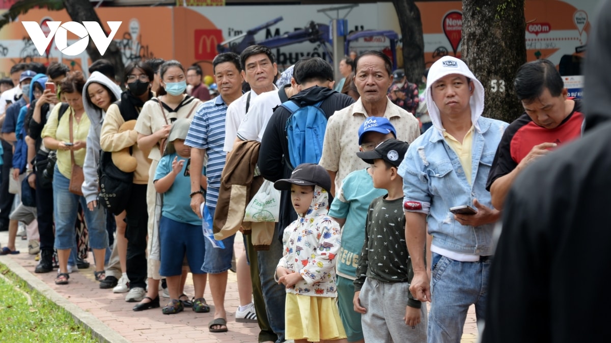 nha ga dong nghit nguoi den trai nghiem tuyen metro ben thanh - suoi tien hinh anh 13