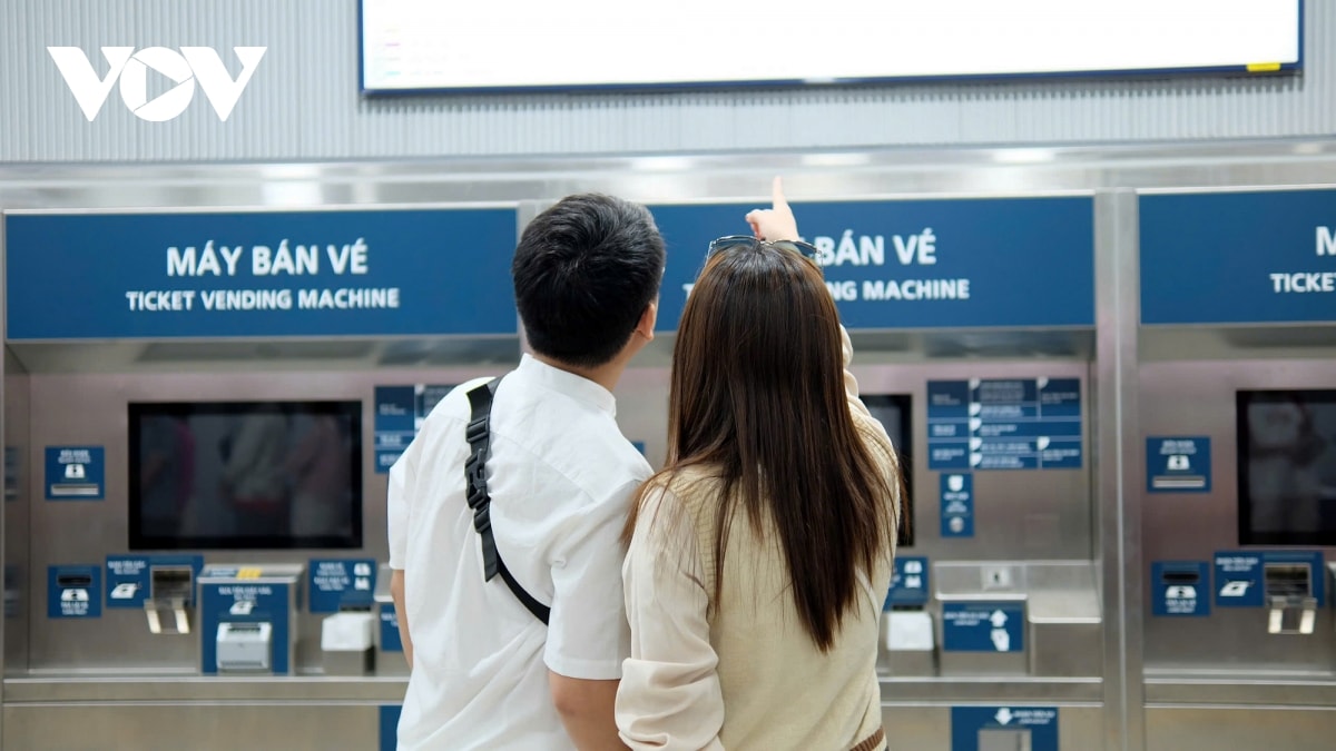 nha ga dong nghit nguoi den trai nghiem tuyen metro ben thanh - suoi tien hinh anh 21