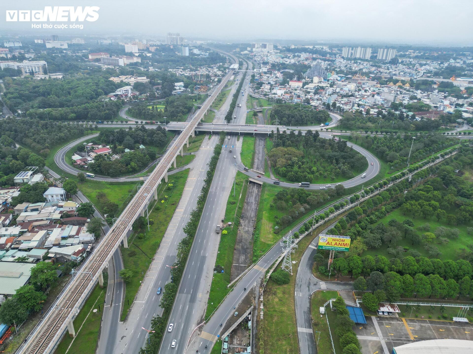 Cận cảnh 1km hầm chui xây 8 năm không xong ở cửa ngõ TP.HCM - 1