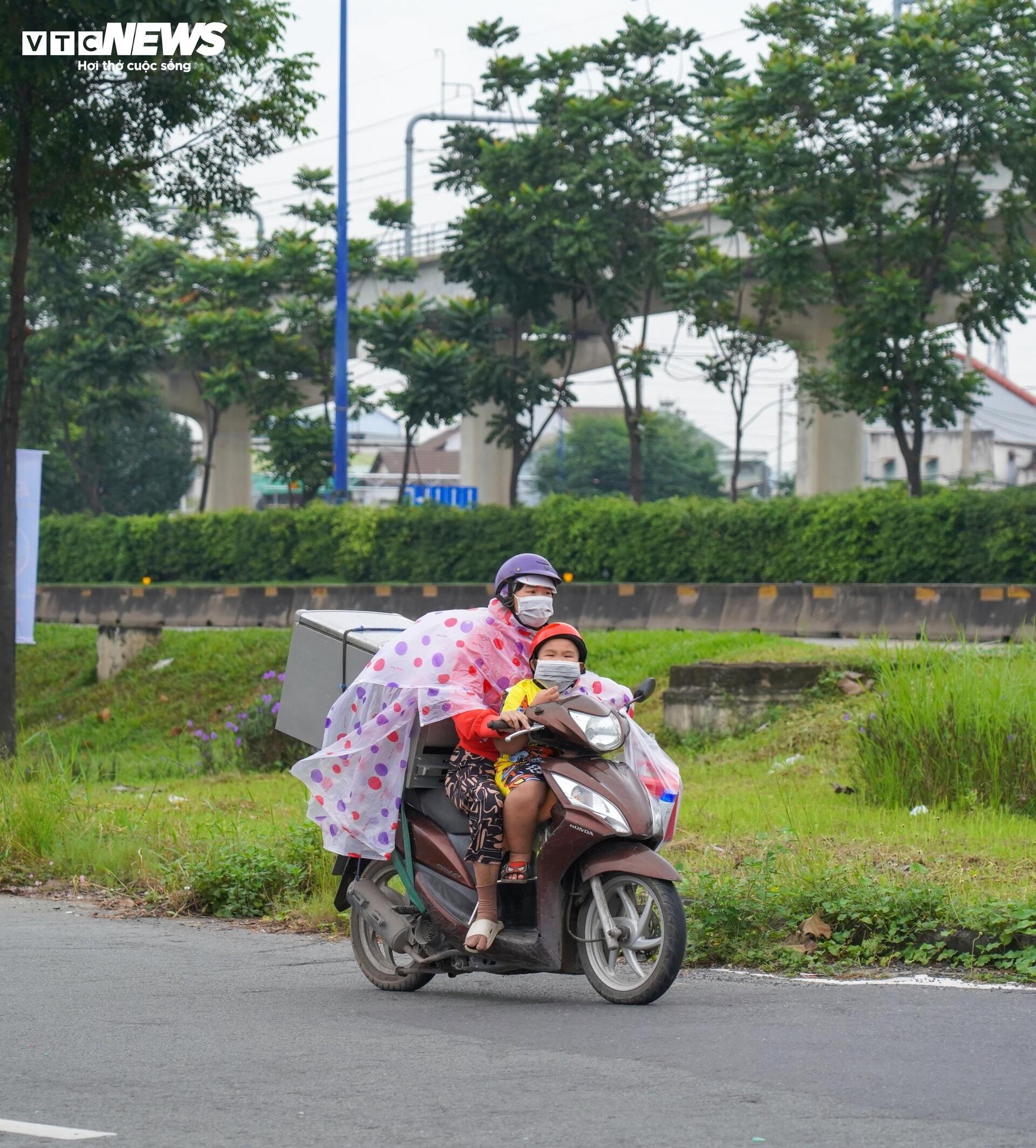 Cận cảnh 1km hầm chui xây 8 năm không xong ở cửa ngõ TP.HCM - 8