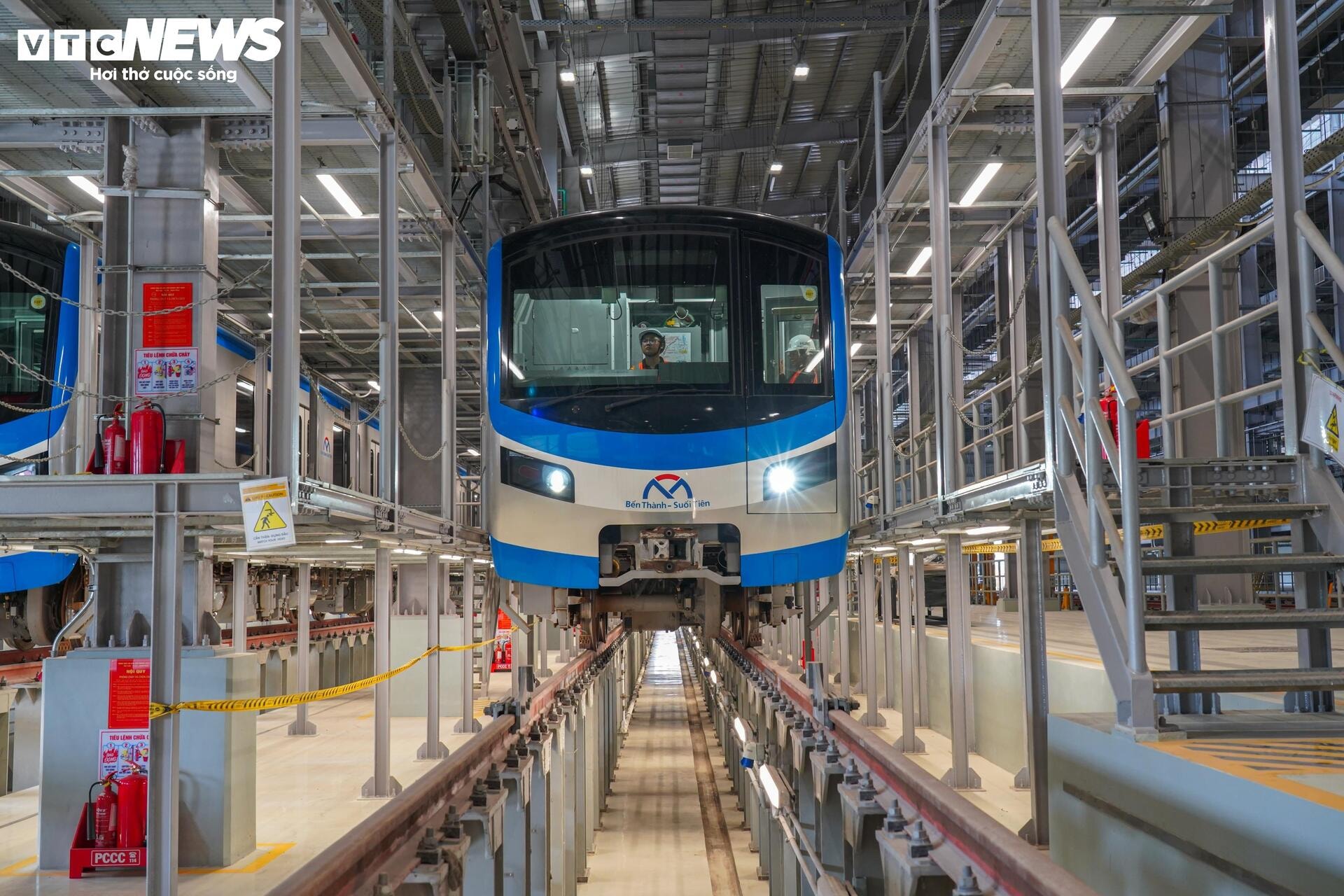 Ngày làm việc của ‘người hùng’ thầm lặng đảm bảo an toàn cho Metro số 1 - 2