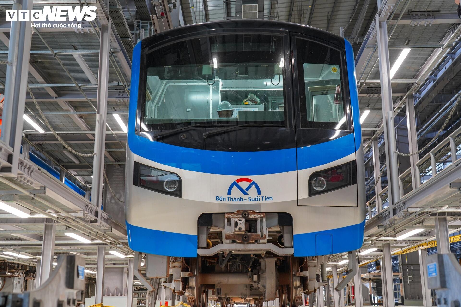 Ngày làm việc của ‘người hùng’ thầm lặng đảm bảo an toàn cho Metro số 1 - 7