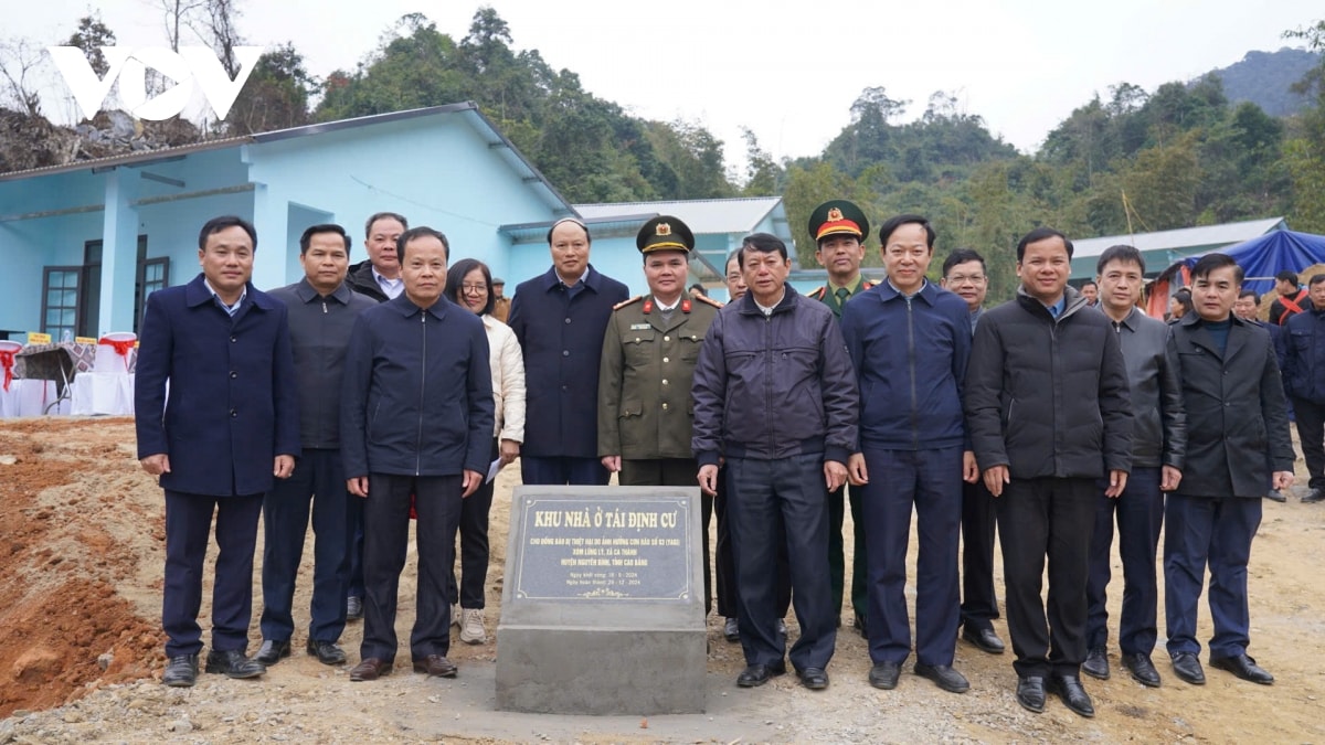 khanh thanh 13 nha tai dinh cu cho cac ho dan vung thien tai o cao bang hinh anh 2