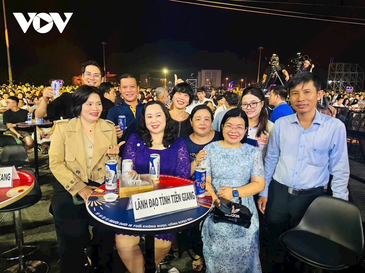 người dân Đồng bằng sông cửu long tưng bừng đón năm mới 2025 hình ảnh 8 nguoi dan Dong bang song cuu long tung bung don nam moi 2025 hinh anh 8