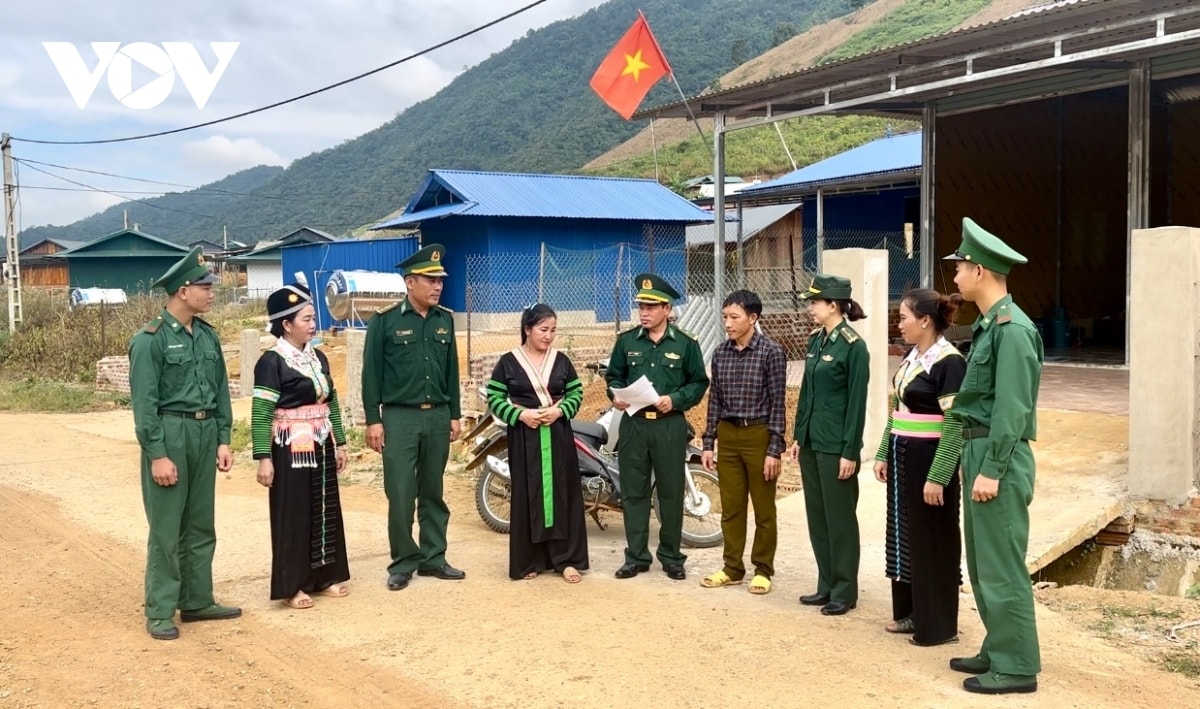 an cu - niem vui nam moi cua dong bao mien bien vien son la hinh anh 5